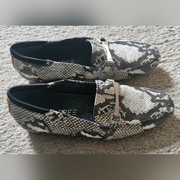 Dr. Scholl's Be Free Maverick Snake Print Loafers Women 7.5M - Picture 1 of 10